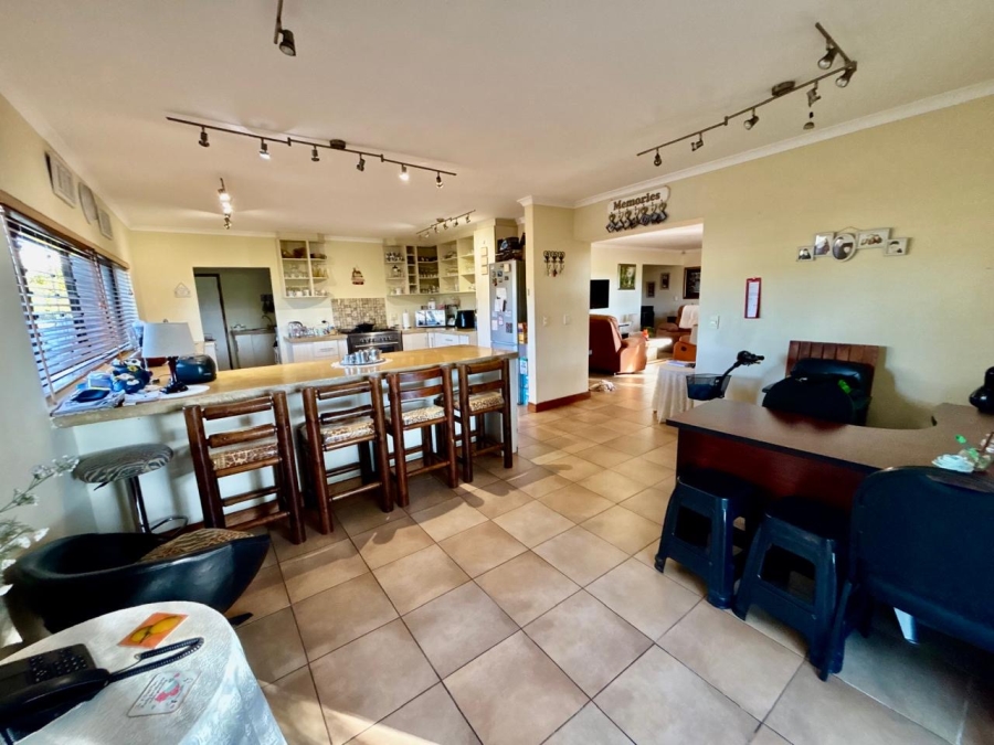 3 Bedroom Property for Sale in Eikenbosch Western Cape